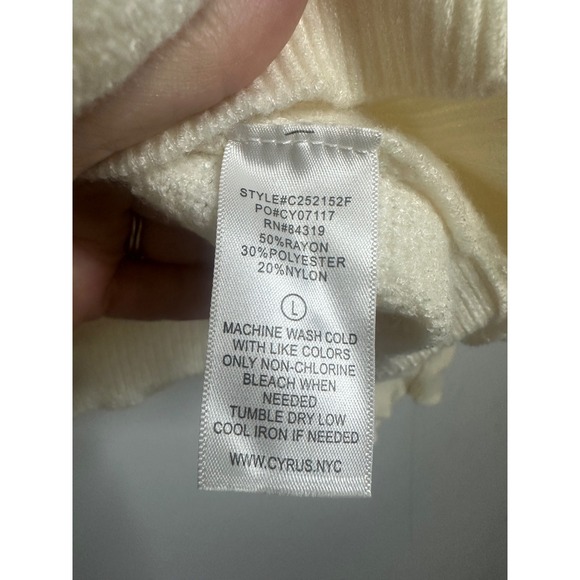 Cyrus Cream Knit Sweater Women's Size L Long Sleeve Cable Knit Pullover - Picture 3 of 7